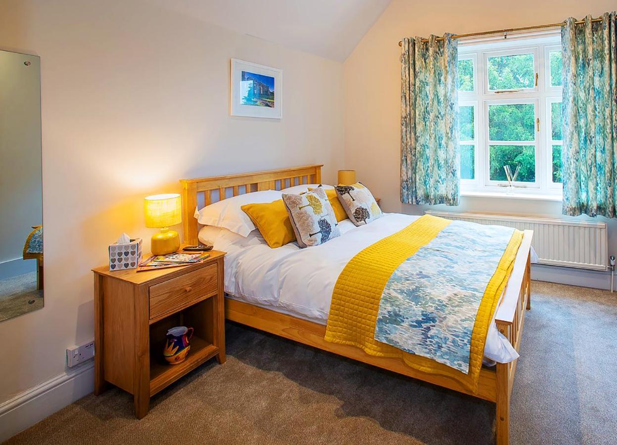 The Blue Bell Hotel Midhurst Room photo