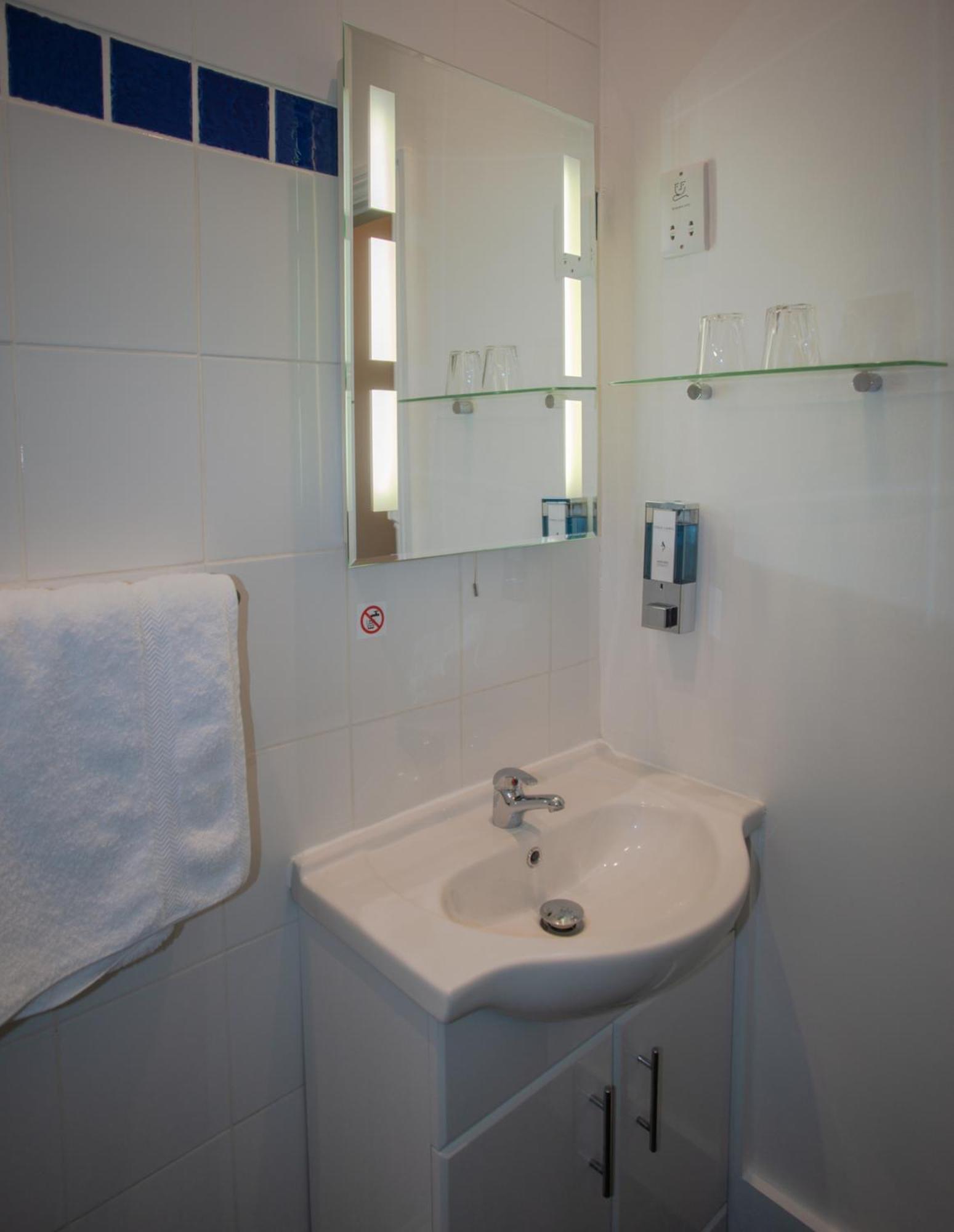 The Blue Bell Hotel Midhurst Room photo